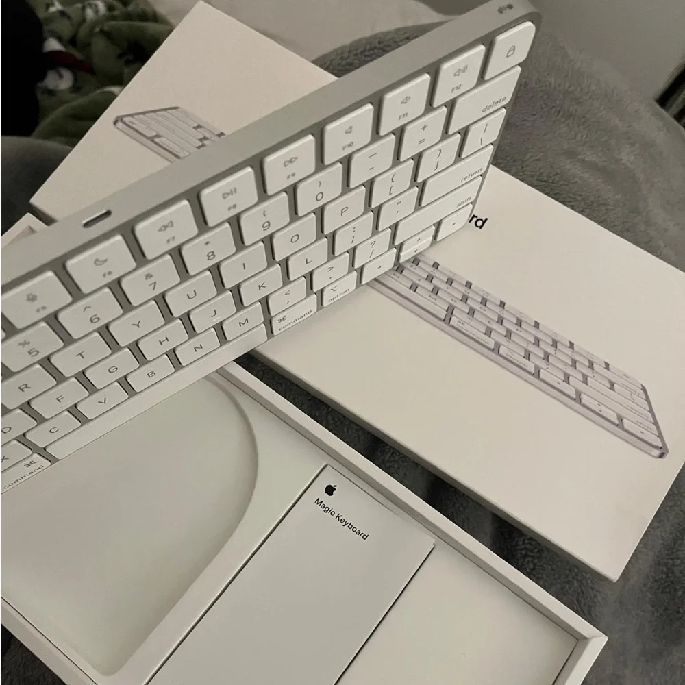 Apple Wireless Keyboard in White